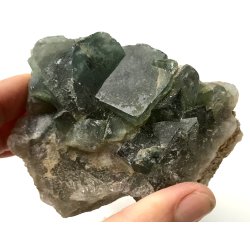 Grn flourit kubus klynge. 411gram. 