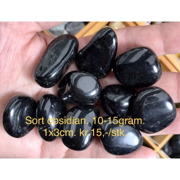 Obsidian sort lommesten