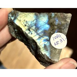 Labradorit 1/2 poleret og 1/2 r�, 106gram. 