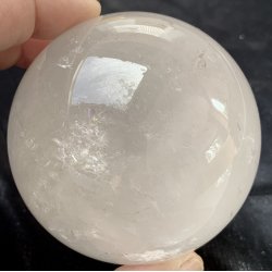 Stor bjergkrystal kugle  454gram. 69mm. 