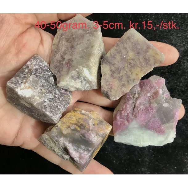 Natur rå pink turmalin 40-50gram. 