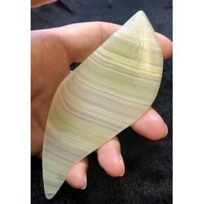 Calcit gua sha. Ca. 4x11cm