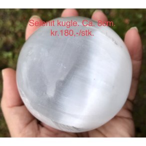 Selenit kugle 8cm. 