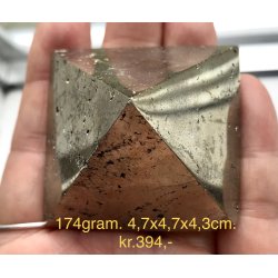 Pyrit pyramid 174gram. 