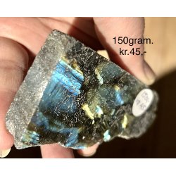 Labradorit 1/2 poleret og 1/2 r�, 150gram. 