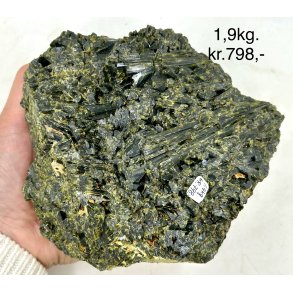 Natur r turmalin grn 1,9kg. 