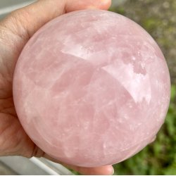 Rosakvarts kugle 1,2kg. 10cm. 