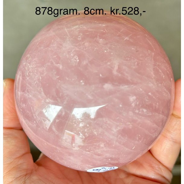 Rosakvarts kugle 878gram. 85mmø. 