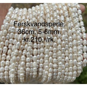 Ferskvandsperle ca.35cm. 5-6mm. 