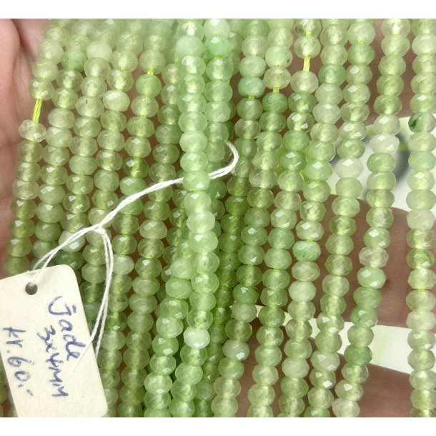 Jade. 3x4mm. 