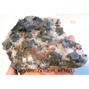 Kvarts, Galena, Dolomit og chalcopyrit.