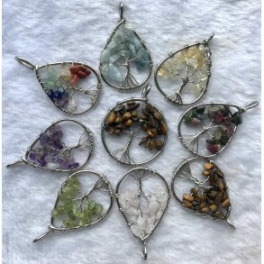 Livets tr vedhng med mineralsten til kr.30,-